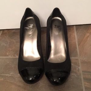 Black heels with patent toe and heel, 10W